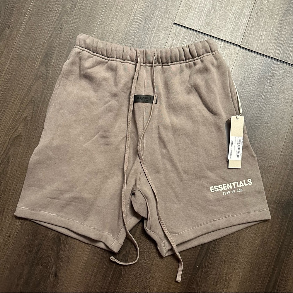 Fear of God Essentials Shorts Desert Taupe